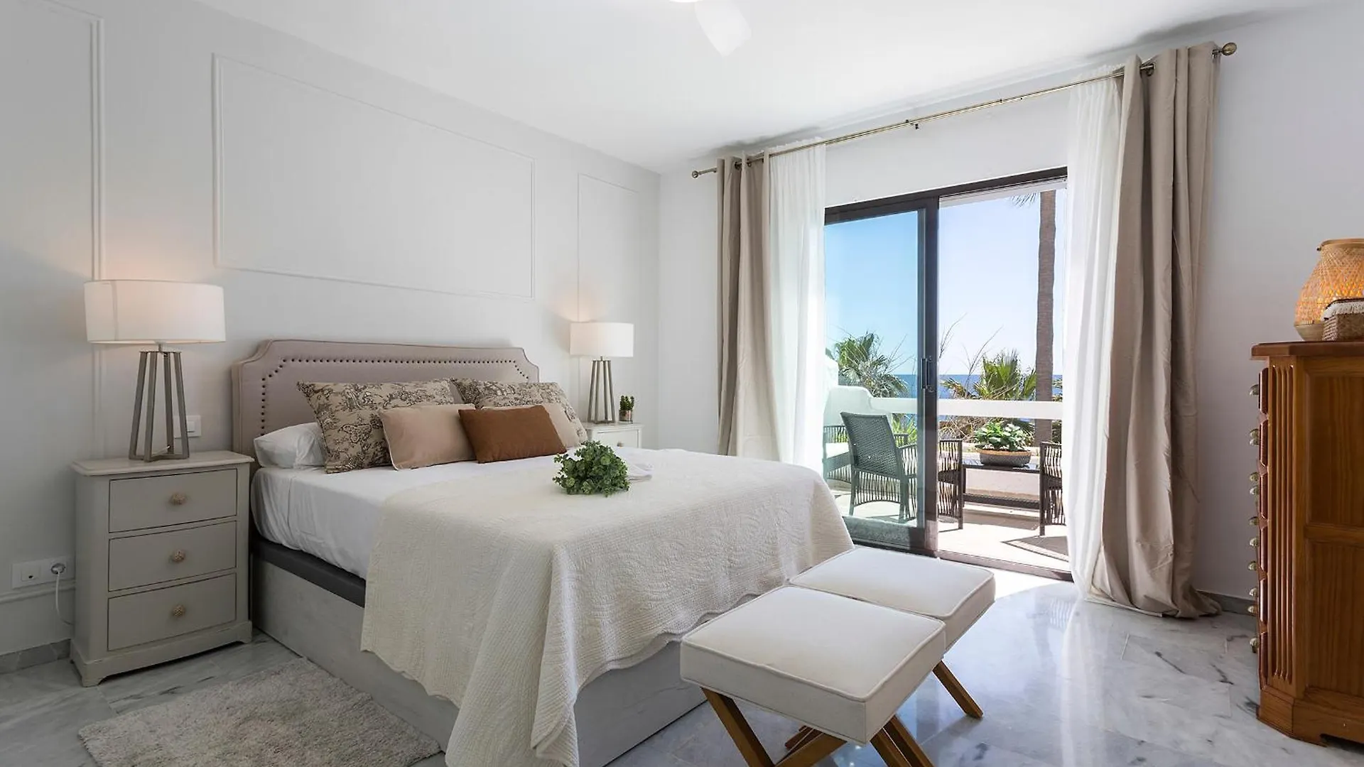 Casa Primera Linea 4 Dormitorios Estepona Spagna